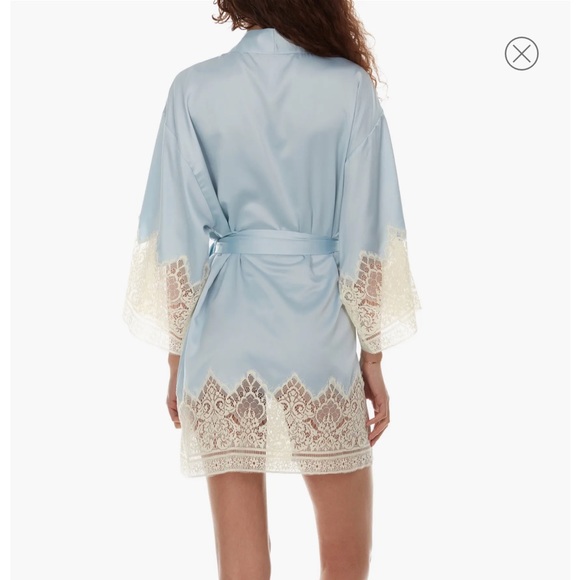 Short Lace Robe - Picture 3 of 5